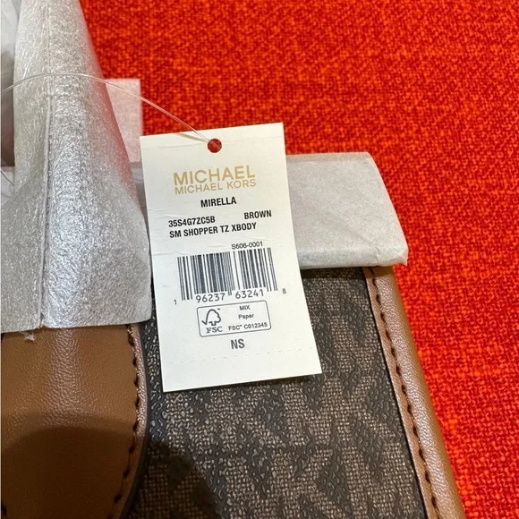 ❤️❤️❤️NEW Set Michael kors bag+Trifold wallet❤️❤️❤️